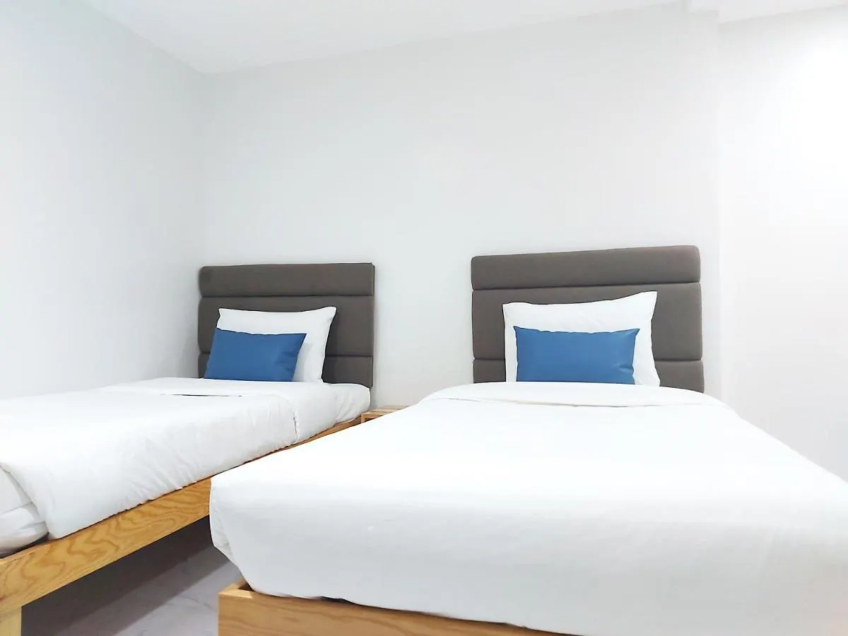 Hotel Airobedz Mckinley - Near Sm Aura Manila