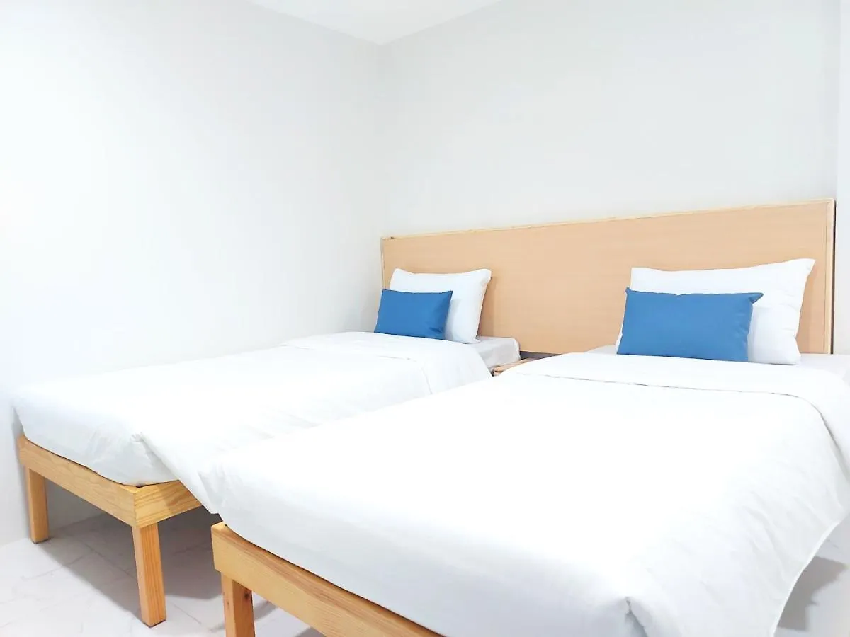 Hotel Airobedz Mckinley - Near Sm Aura Manila